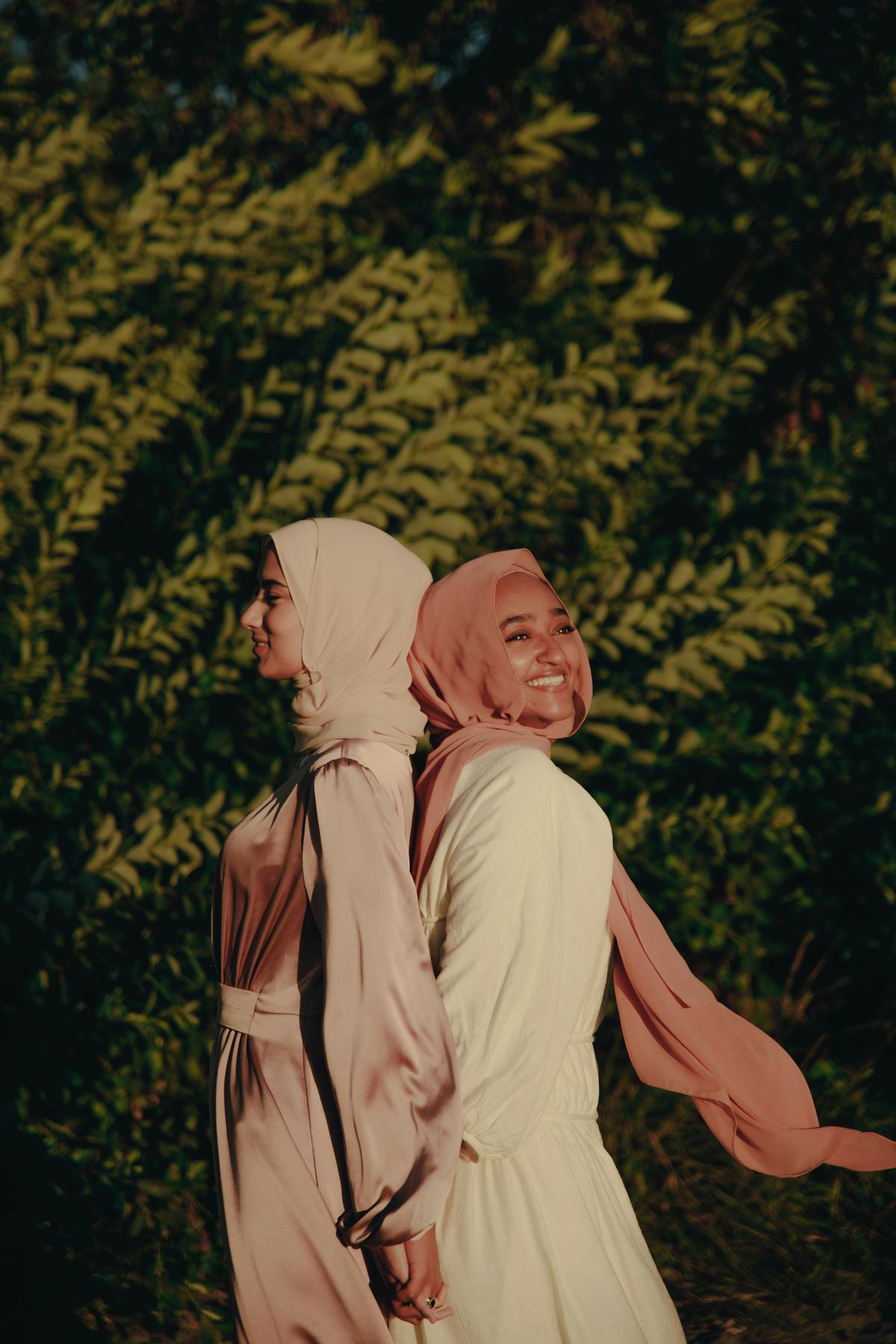 7 Tren Warna Baju Lebaran 2025, dari Natural hingga Bold yang Simpel dan Stylish