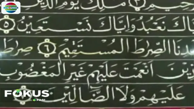 Batik Alquran ini merupakan yang pertama yang dibuat lengkap 30 juz di atas kain berukuran 100 x 115 sentimeter.