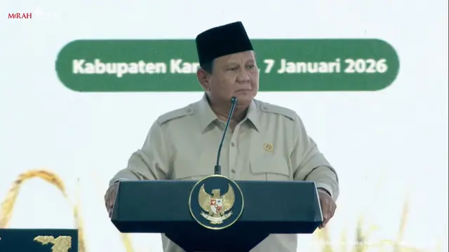 Presiden Prabowo Subianto dalam Panen Raya dan Pengumuman Swasembada Pangan, di Karawang, Jawa Barat, Rabu (7/1/2026). (Liputan6.com/Arief)