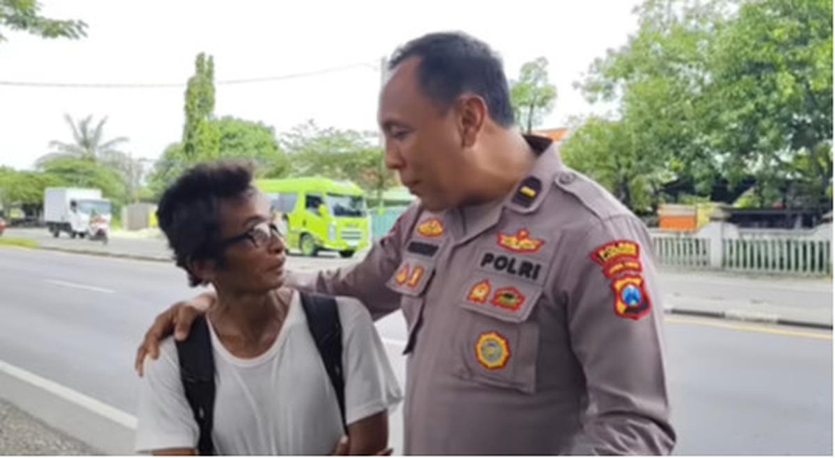 Latih Kesabaran dan Kejujuran, Pria Paruh Baya Ini Jalan Kaki Selama Dua Bulan
