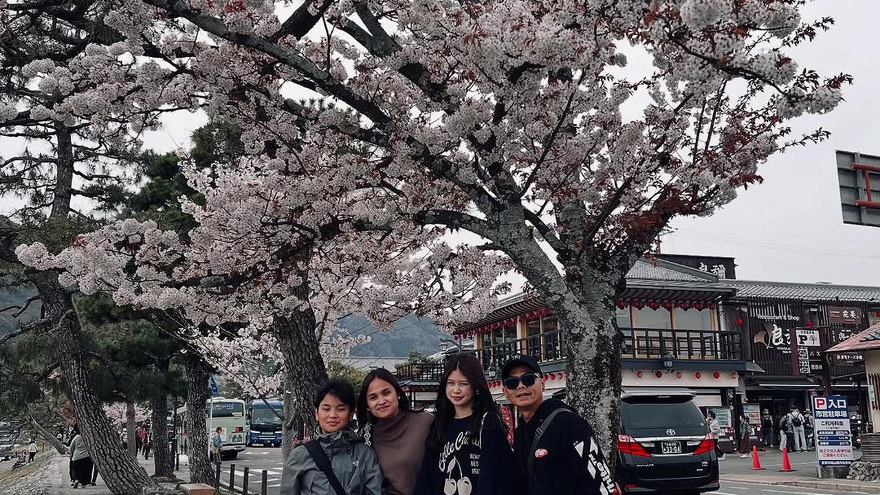 Potret Bahagia Wendy Cagur Liburan ke Jepang, Ajak Anak Istri ke Kyoto