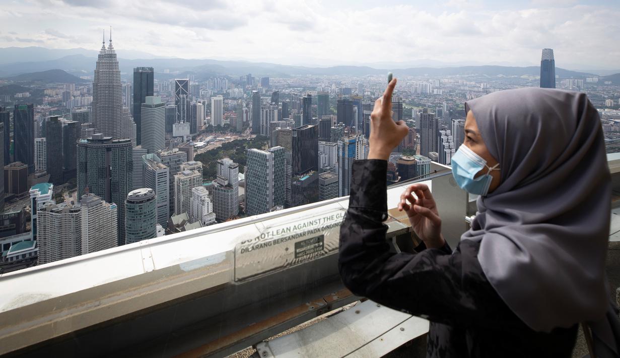 Foto Memotret Pemandangan Kuala Lumpur Dari Ketinggian 421 Meter
