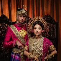 Intip potret foto prewedding Jennifer Coppen dan Justin Hubner dalam balutan busana adat Makassar (@jennifercoppenreal20)