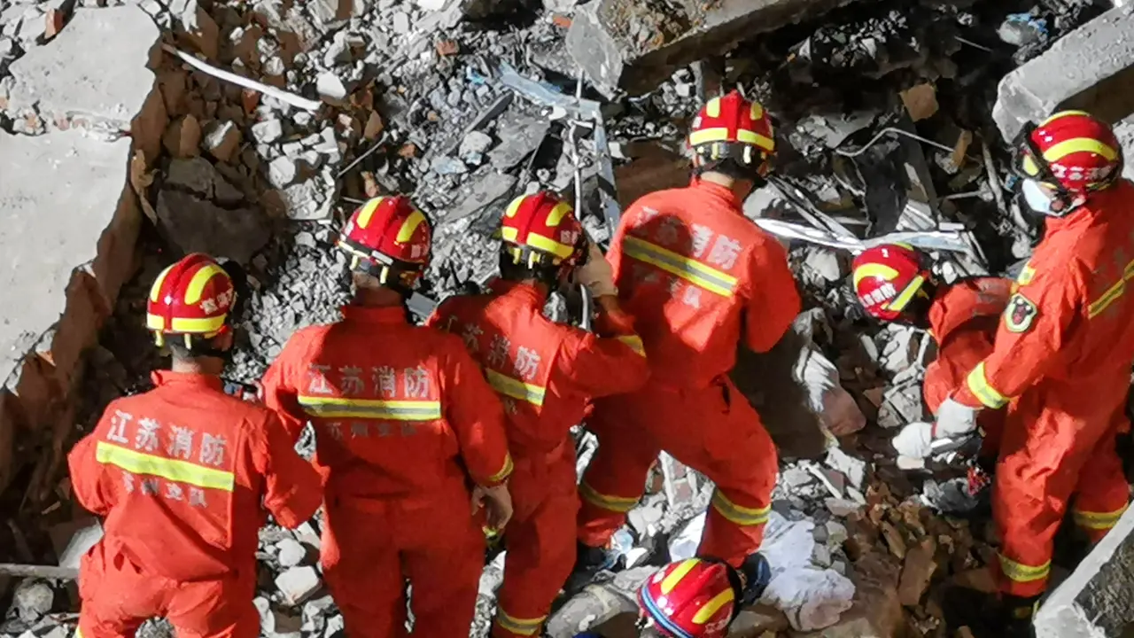Hotel di China Ambruk, Puluhan Orang Hilang
