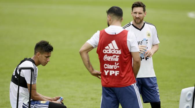 Image result for Aguero Tidak Lagi Pilih Messi untuk Raih Ballon d'Or?