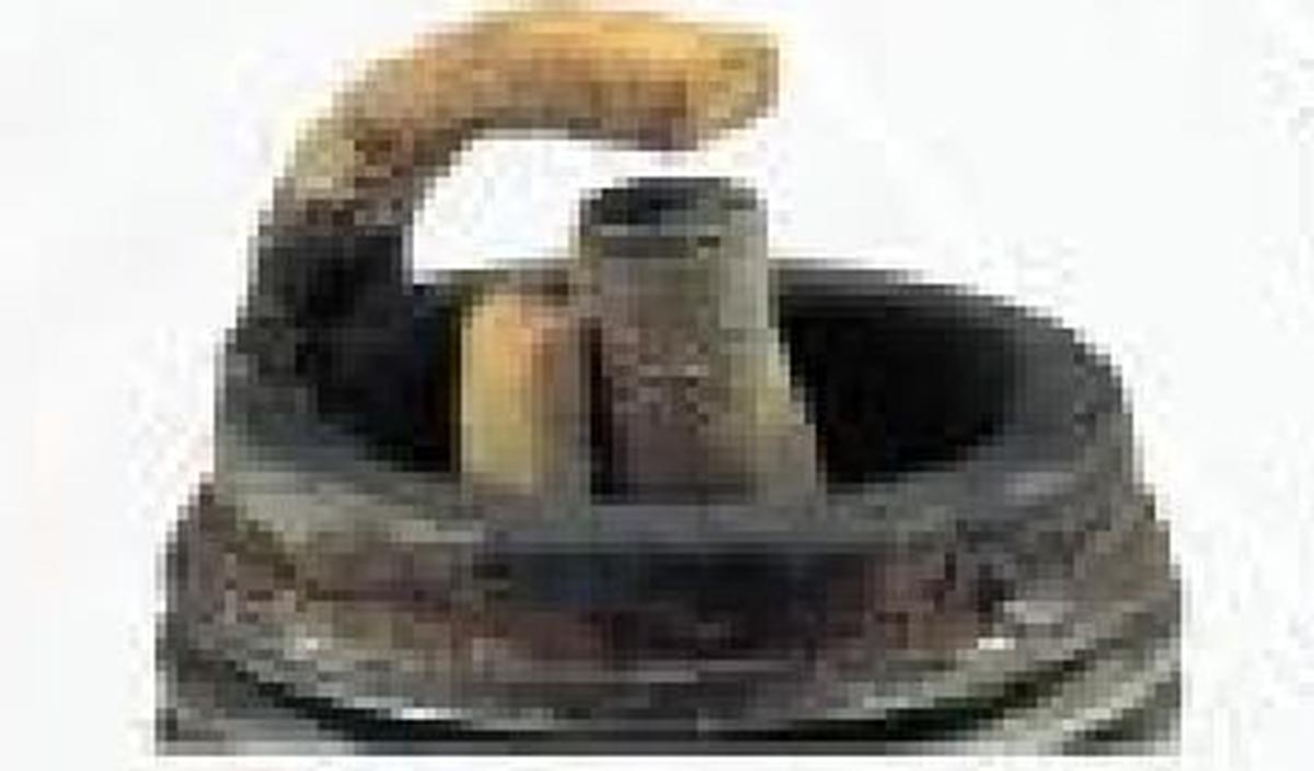 Insulator mengalami kerusakan
