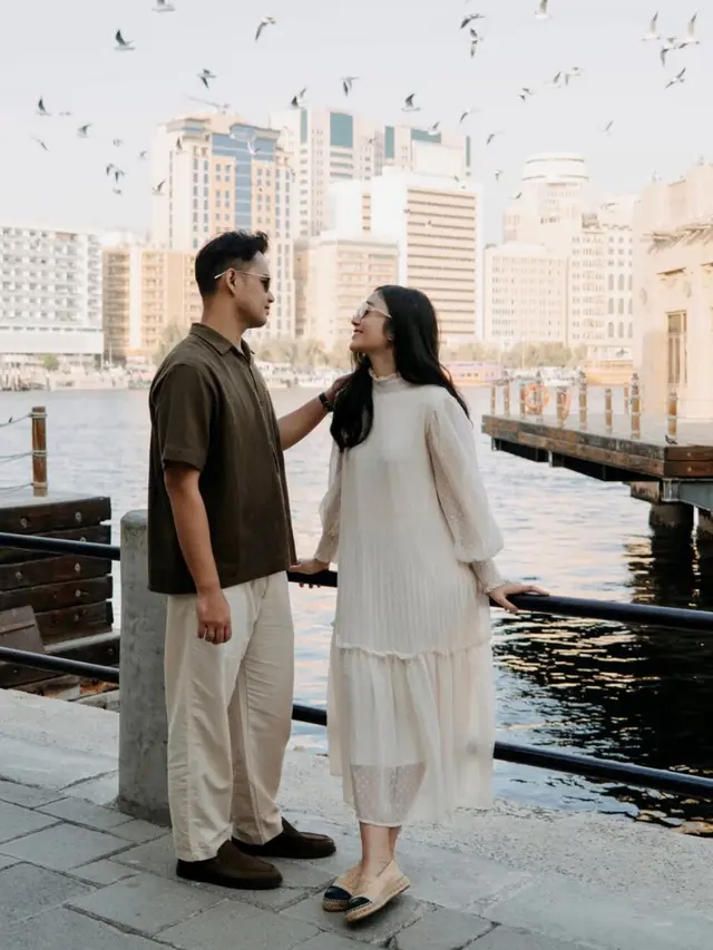 Febby Rastanty liburan ke Dubai dengan gaya feminim kasual. [@febbyrastanty]