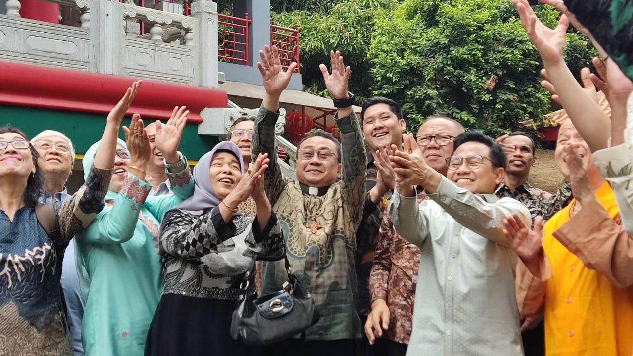 Karena masih menjadi partai yang kecil, PKB tidak bisa berbuat banyak. Untuk itu juga Cak Imin setuju partai politik butuh berbenah.
