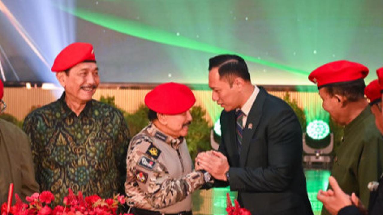 Sama-Sama Gagah dan Tinggi, Potret Brigjen Hengki Haryadi Pose Bareng AHY di Ultah Hendropriyono ke-80 Tahun Disorot