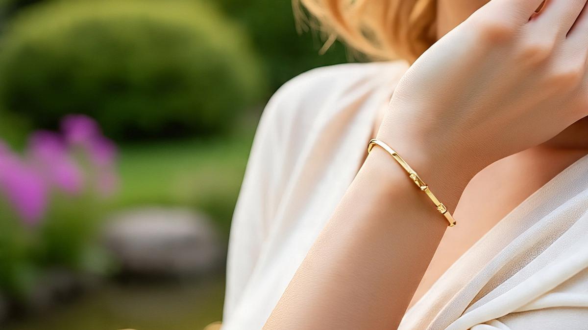 7 Tips Merawat Gelang Emas Tipis agar Awet dan Tetap Berkilau Setiap Saat