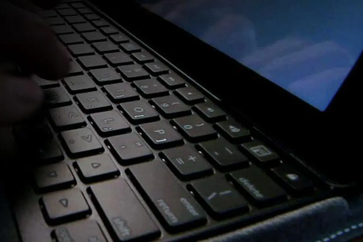 Waduh, Memangku Laptop Ternyata Bisa Picu Kanker Kulit!