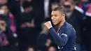 2. Kylian Mbappe – Mbappe yang mulai disorot usai membawa AS Monaco menjuarai Ligue1 musim 2016/17.. Kecemerlangannya semakin jadi daya tarik usai tampil brilian saat bergabung bersama PSG di tahun berikutnya. (AFP/Franck Fife)