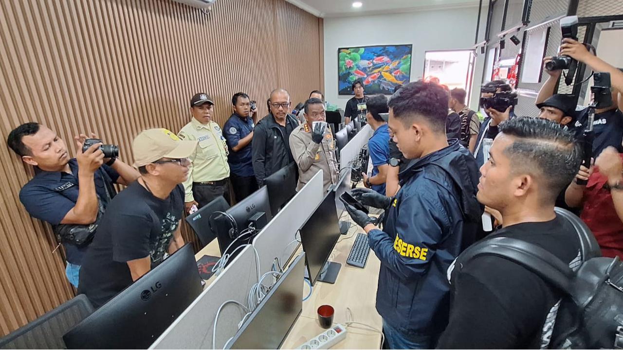VIDEO: Fakta Polisi Terbaru Kasus Judi Online Pegawai Komdigi, Satu Buron Ditangkap, Uang & Aset Rp16 Miliar Disita