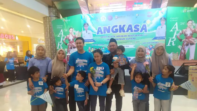 Bupati Gresik Gus Yani di acara peringatan Hari Autis Sedunia. (Liputan6.com/Dian Kurniawan)
