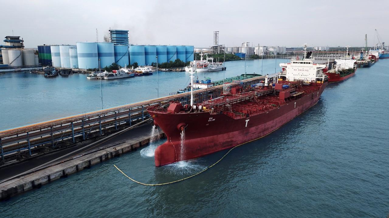 Aktivitas di Pelabuhan Dumai kelolaan PT Pelindo I (Persero)