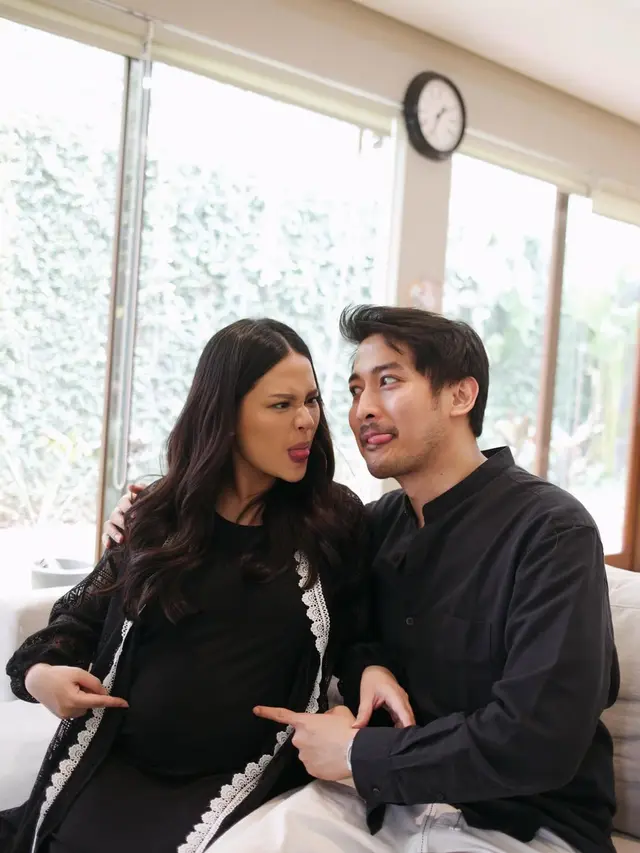 Hanggini Pancarkan Aura Keibuan di Lebaran, Makeup Minimalis dan Outfit Hitam Jadi Highlight