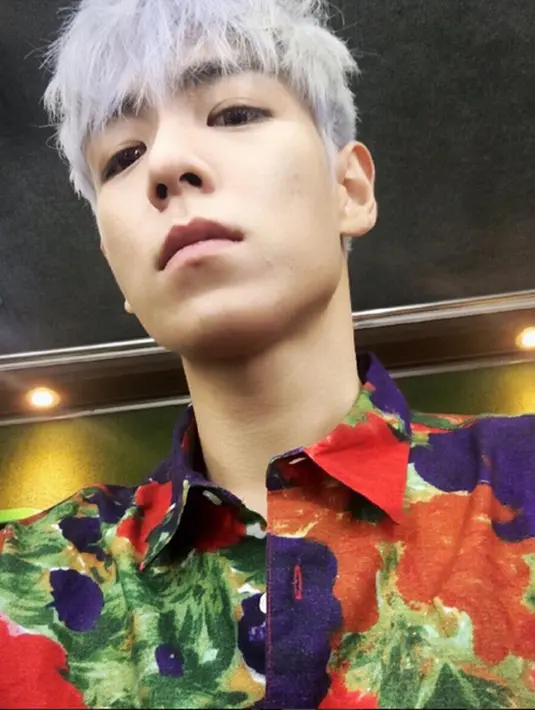 Penyanyi yang memiliki banyak kebisaan ini akan pergi sementara waktu bukan untuk keluar dari dunia hiburan, namun ia harus mengikuti wajib militer seperti warga Korea yang lainnya. (Instagram/choi_seung_hyun_tttop)