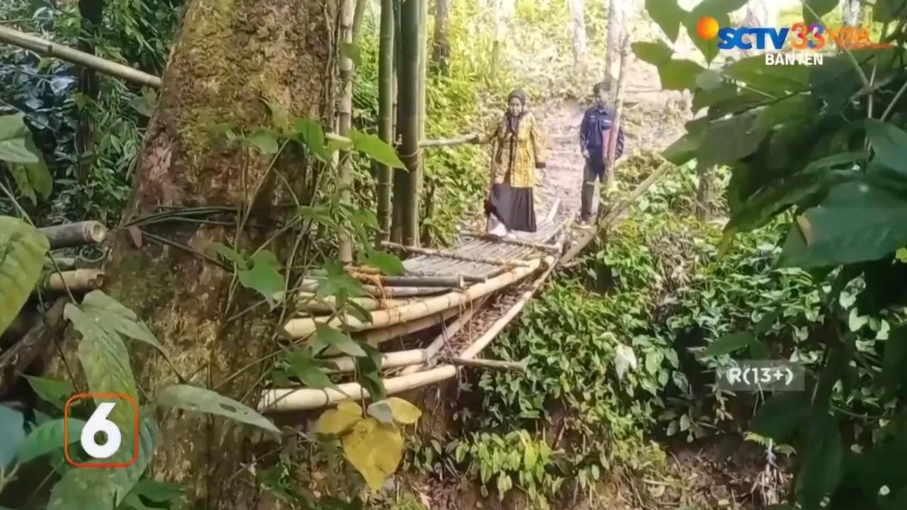 Berharap jalan menuju sekolah dibangun