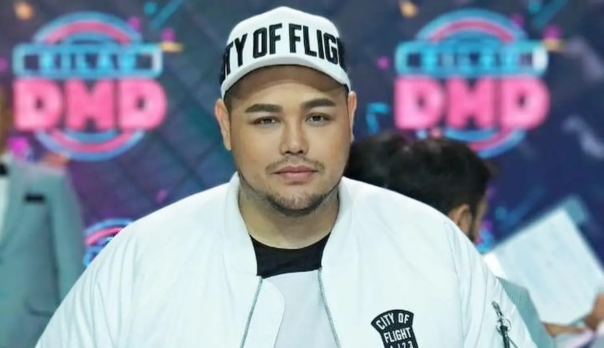 Desember 2017 silam, ayah Ivan, Bambang Gunawan menuliskan Ivan akan segera bertunangan dengan Ayu Ting Ting pada bulan Maret 2018 ini. Lantas seperti apa komentar Ivan saat itu? (Instagram/ivan_gunawan)