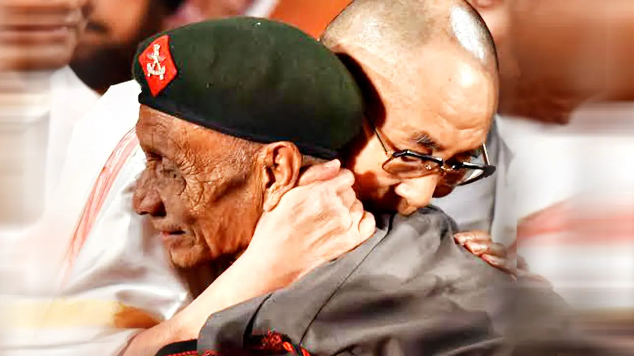 Reuni Dalai Lama dengan Eks Pengawal yang Membawanya ke Tibet