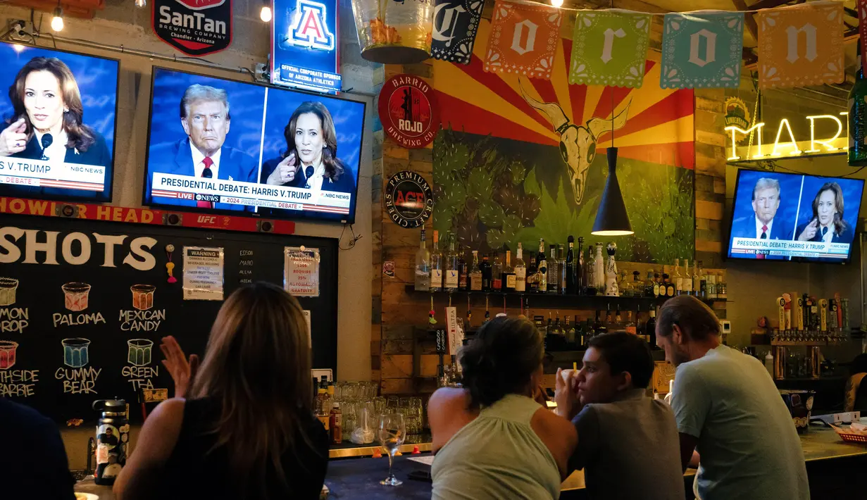 Kamala Harris dan Donald Trump saling menunjukkan visi mereka masing-masing untuk Amerika Serikat. (Rebecca NOBLE/AFP)