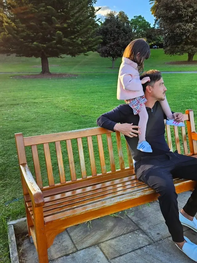 Raisa dan keluarga liburan (Instagram/hamishdw)