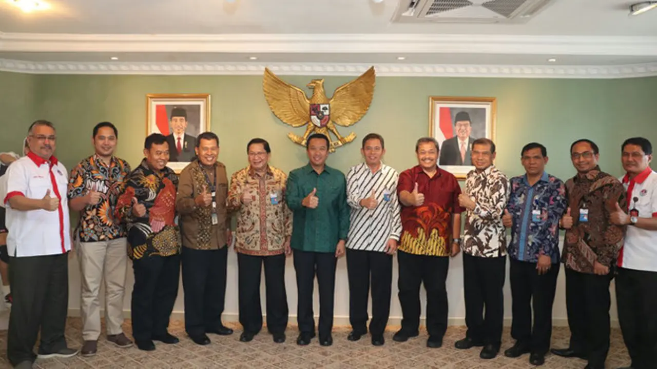 Menpora Imam Nahrawi didampingi Deputi Pemberdayaan Pemuda Faisal Abdullah menerima audiensi jajaran Direksi Taman Mini Indonesia Indah (TMII)