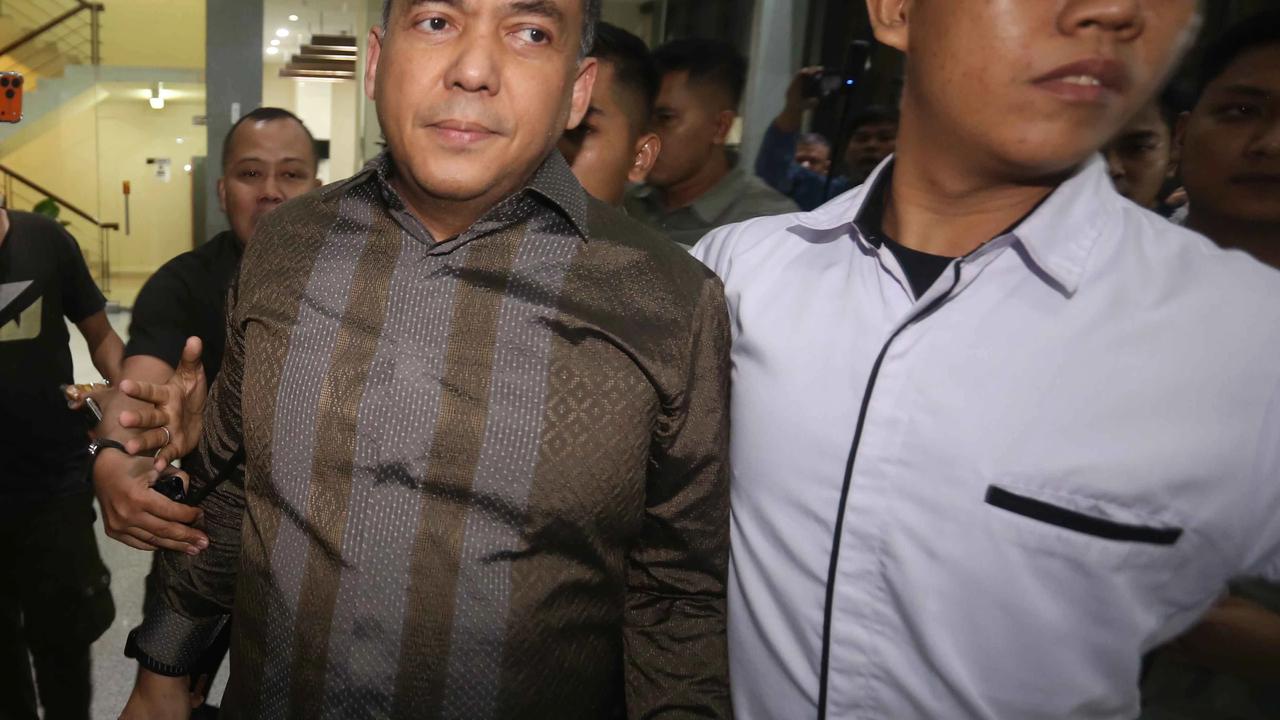 FOTO: Silmy Karim Datangi KPK Usai Dicari Penyidik