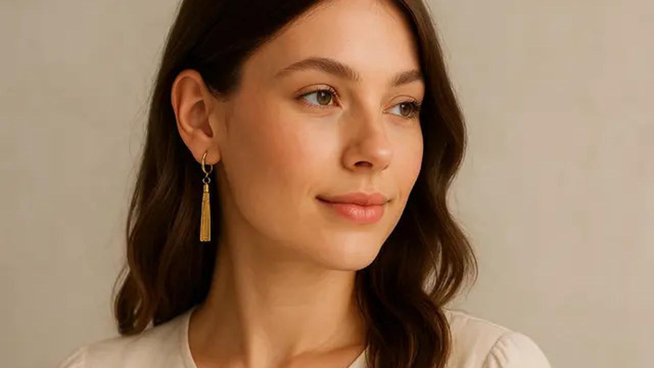 6 Pilihan Anting Emas Bulat Minimalis Modern, Percantik Penampilan Elegan Anda di 2025