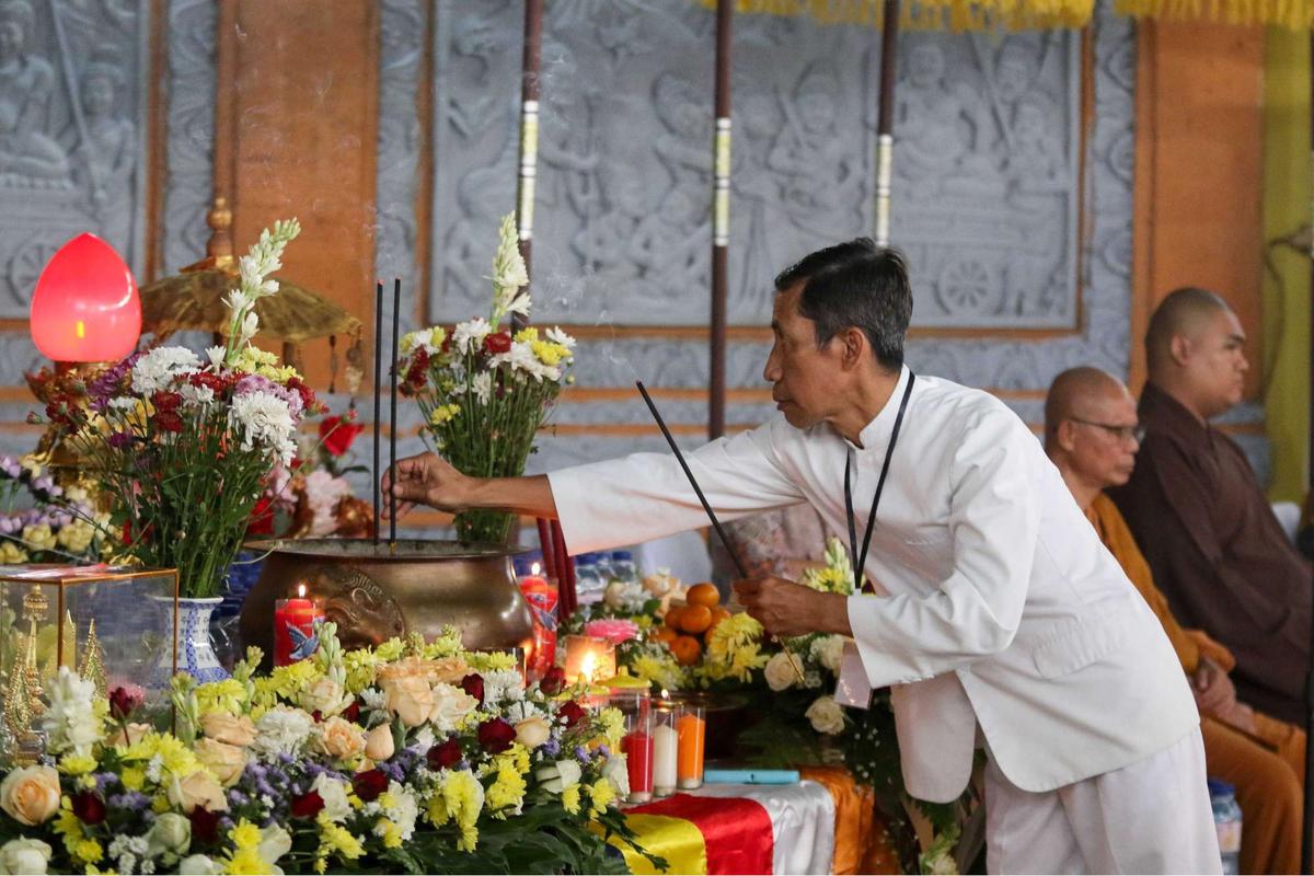 Perayaan Waisak di Taman Mini Indonesia Indah