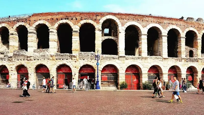 Verona Italia, tempat yang dikenal sebagai kampungnya Romeo dan Juliet