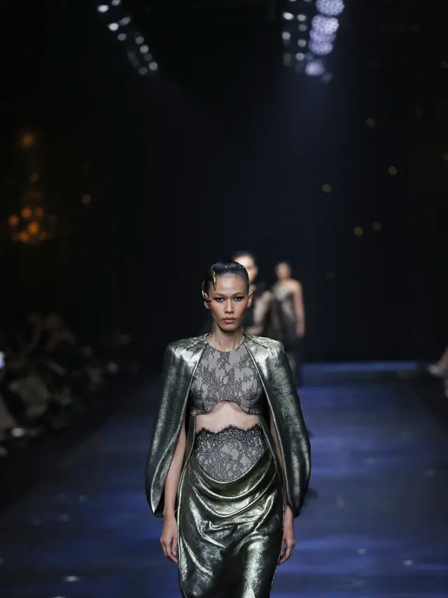 The Sign, Semesta Fashion Diwarnai Sebastian Gunawan dengan Suguhan Magis Dunia Astrologi