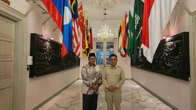 Gubernur Lemhanas RI, TB. Ace Hasan Syadzily menerima kunjungan Pimpinan Pondok Pesantren Darul Amanah Desa Ngadiwarno Kecamatan Sukorejo Kabupaten Kendal Provinsi Jawa Tengah, KH. Muhammad Fatwa. (Istimewa)