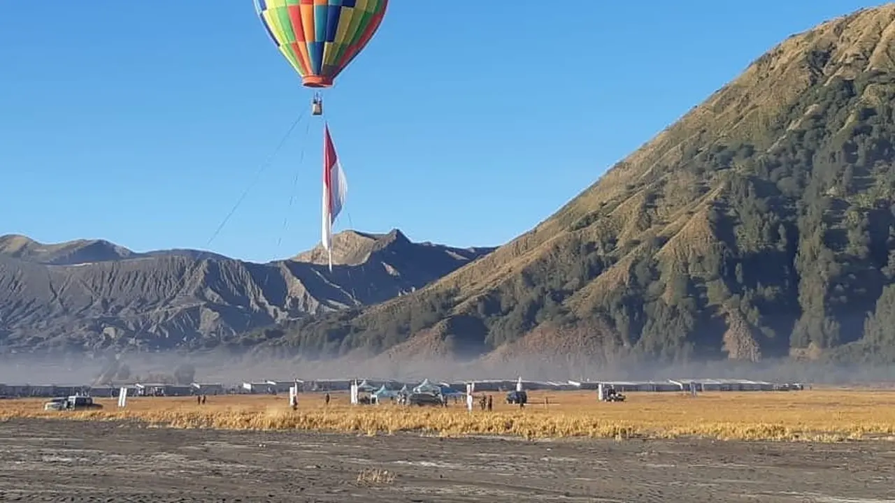 Menikmati Indahnya Bromo dari Udara