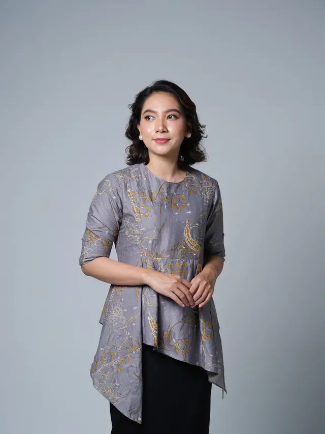 Inspirasi Blouse Batik Warna Abu Wanita