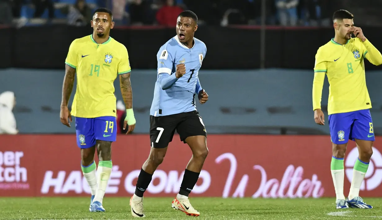 Dua gol Uruguay dicetak oleh Darwin Nunez di menit ke-42 dan Nicolas de la Cruz di menit ke-77. (AP Photo/Santiago Mazzarovich)