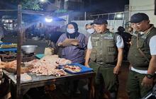 Pastikan Daging Aman Dikonsumsi Warga, Pemkab Banyuwangi Sidak Pasar dan RPH