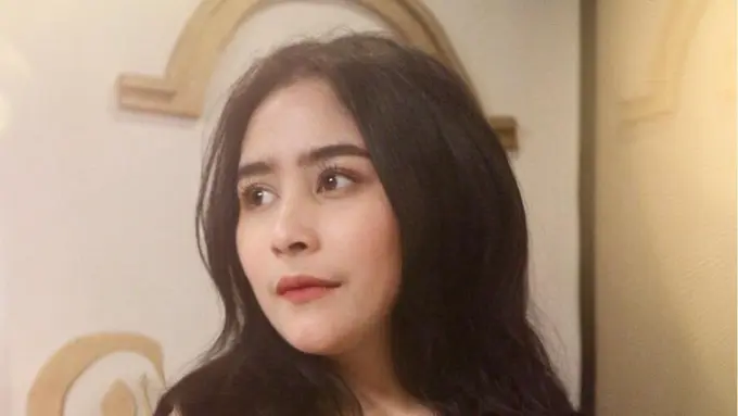 [Bintang] Nggak Tua, Ini Gaya 4 Seleb Kece Pakai Outfit Warna Tanah