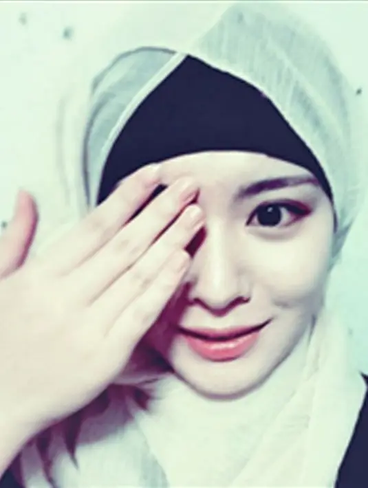 Gadis yang tinggal di kota Seoul ini langsung jadi selebriti dadakan setelah mengunggah foto-foto cantiknya di Instagram. (Instagram/xolovelyayana)