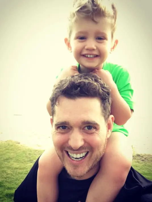 Seperti yang sudah diketahui, anak pertama Michael, Noah, didiagnosa terkena kanker pada tahun 2016. (instagram/michaelbuble)