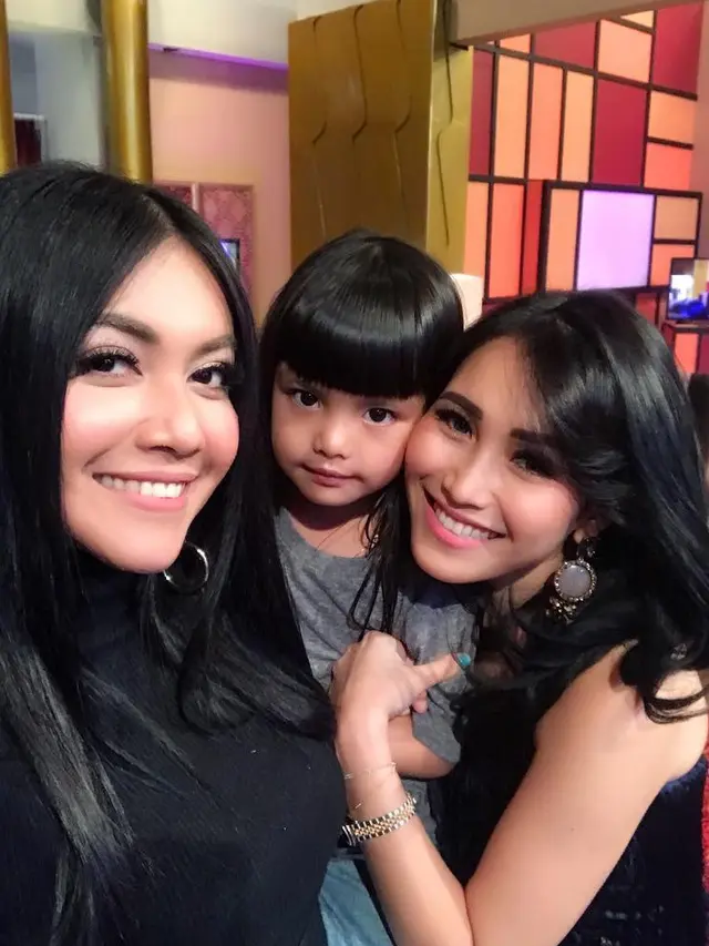 [Bintang] Denada dan Shakira Aurum