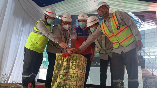 Seremoni Produksi Terakhir Slab Track kereta cepat Jakarta-Bandung pada Rabu (18/5/2022).