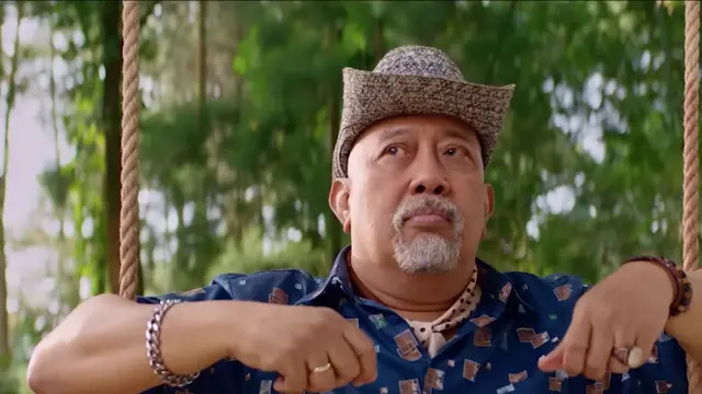 Indro Warkop sebagai Idris dalam film Pasutri Gaje. (Foto: Dok. YouTube Falcon)