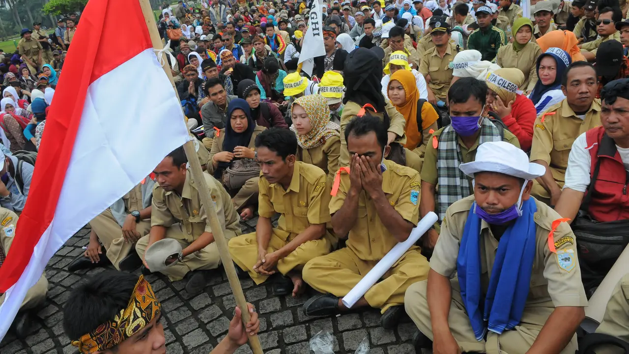[FOTO] Guru Honorer Ancam Golput Jika Tak Jadi PNS