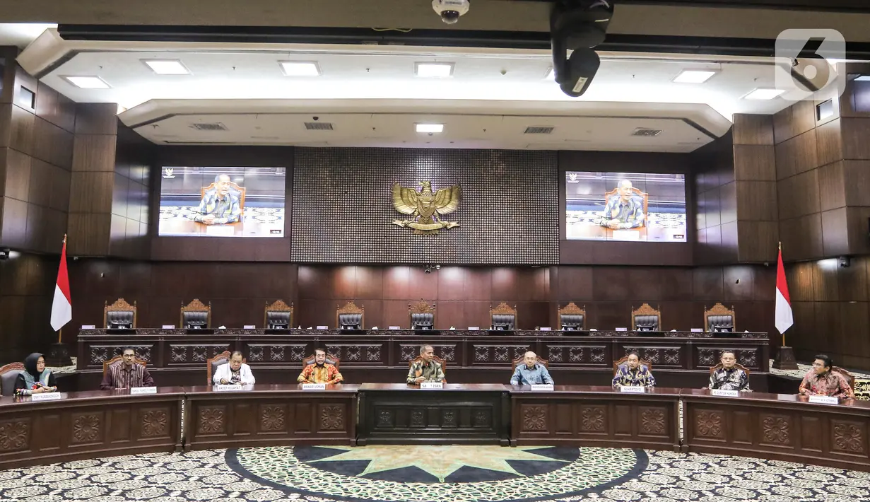 Setelah sembilan hakim konstitusi memilih nama Suhartoya, langkah selanjutnya adalah proses pelantikan di gedung MK.  (Liputan6.com/Angga Yuniar)