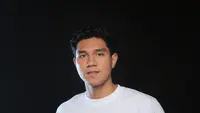 Rekam Jejak Jefan Nathanio, dari Film Tampan Tailor Bareng Vino G Bastian ke Dukun Magang