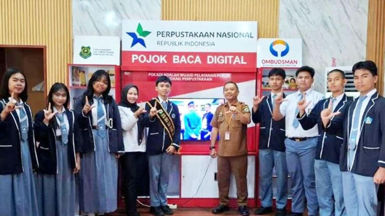 Kunjungan Edukatif ke Rumah Betang: Disarpustaka Kapuas Tumbuhkan Minat Baca Pelajar