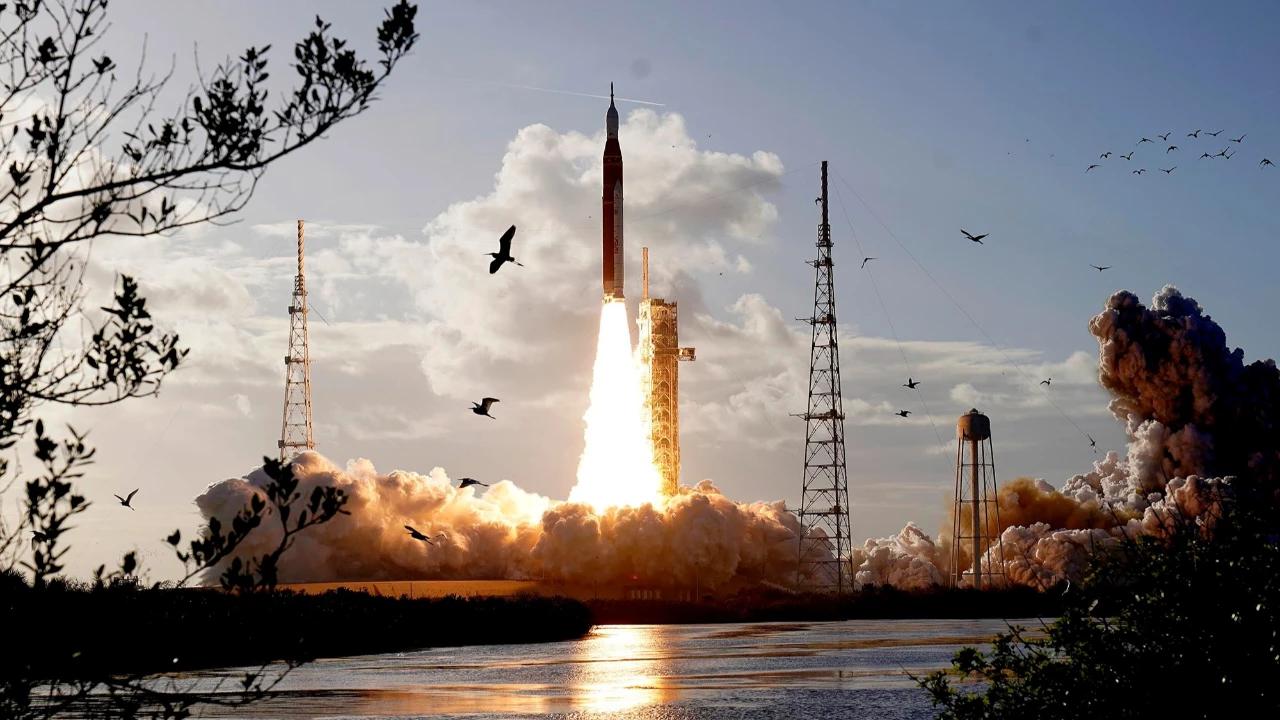 FOTO: Artemis II Bawa Manusia Kembali Mengelilingi Bulan Setelah 50 Tahun
