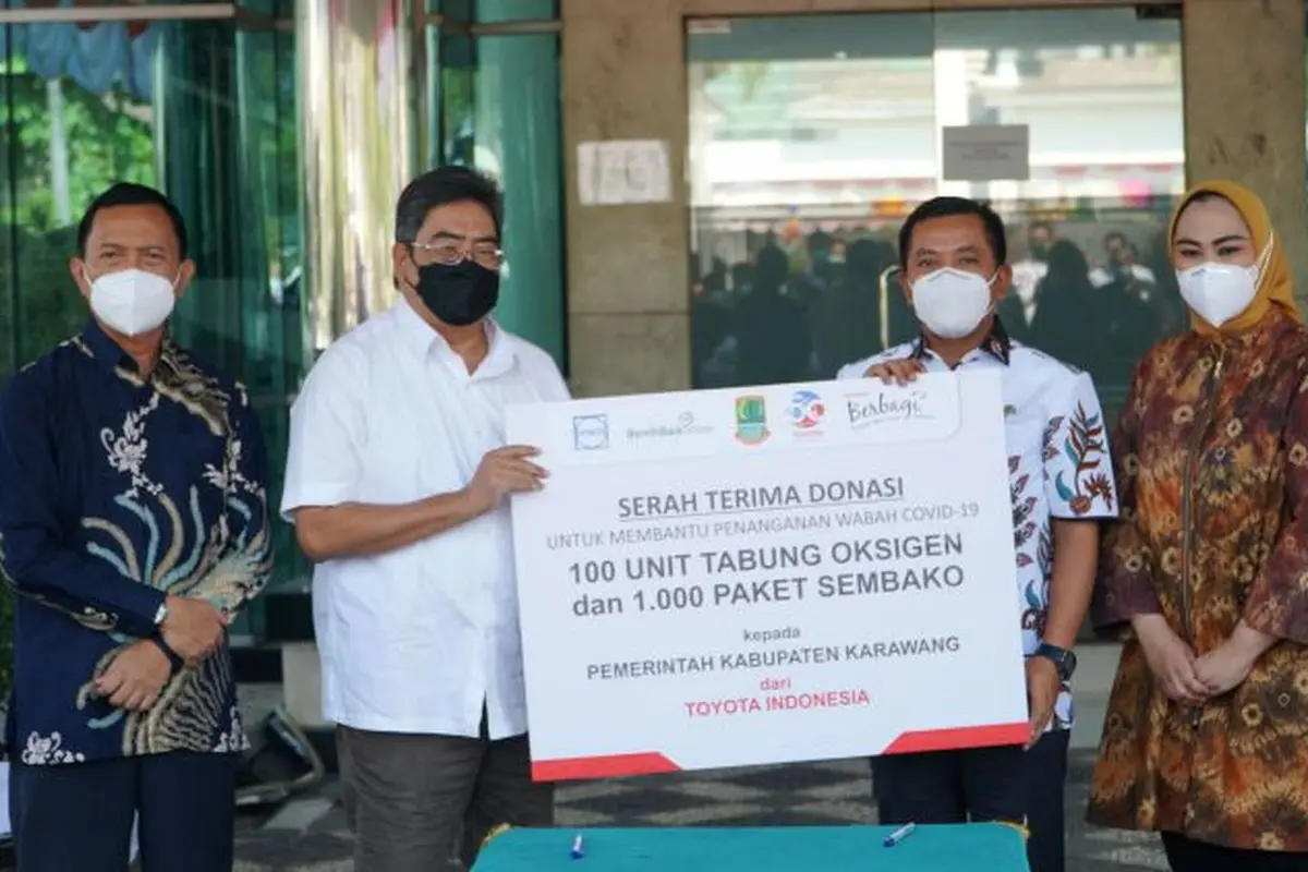 Toyota Donasi Tabung dan Paket Sembako ke Karawang (Ist)