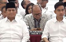 FOTO: Momen Prabowo-Gibran Akrab Bercanda Bareng Anies sampai HP Jatuh, Sikap Cak Imin jadi Sorotan